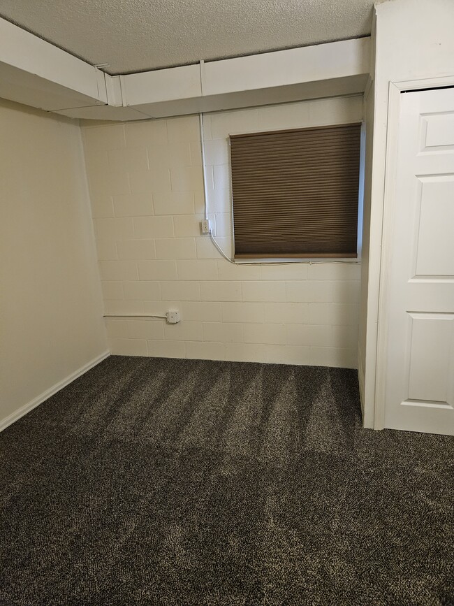 Building Photo - 204 8th St