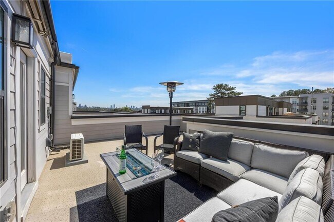 Building Photo - 2153 Burnside Dr NW