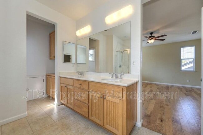 Building Photo - 280 Soaring Hawk Ln
