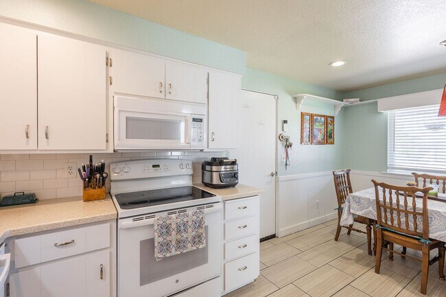 Building Photo - Central Single Family Home