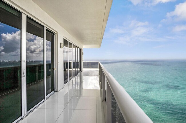 Building Photo - 1830 S Ocean Dr