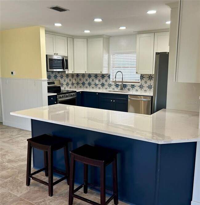 Building Photo - 5541 Bayou Grande Blvd NE