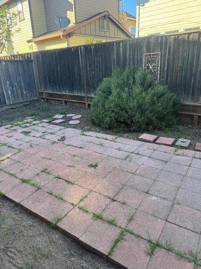 Building Photo - 624 Gardenia Pl