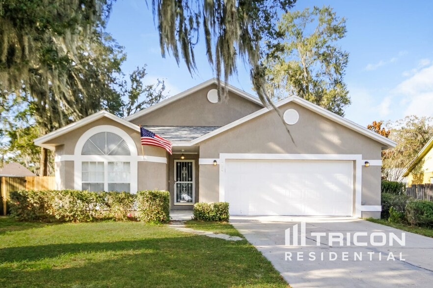 Building Photo - 3910 Creek Woods Dr