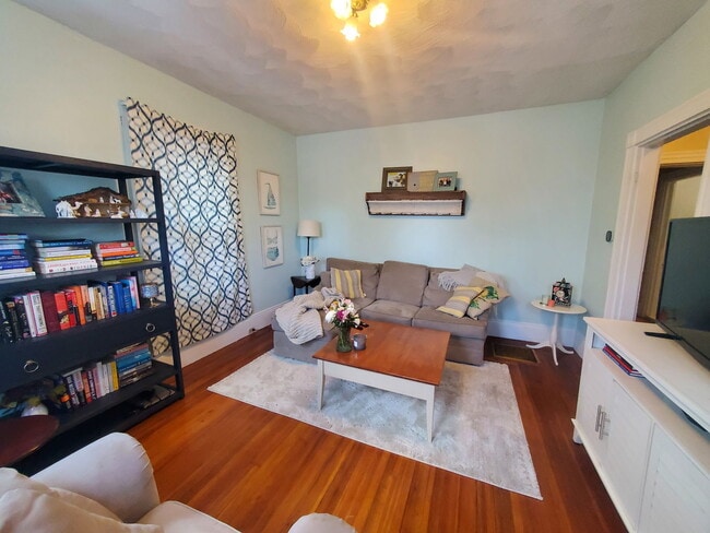 Building Photo - 72 Marshall St