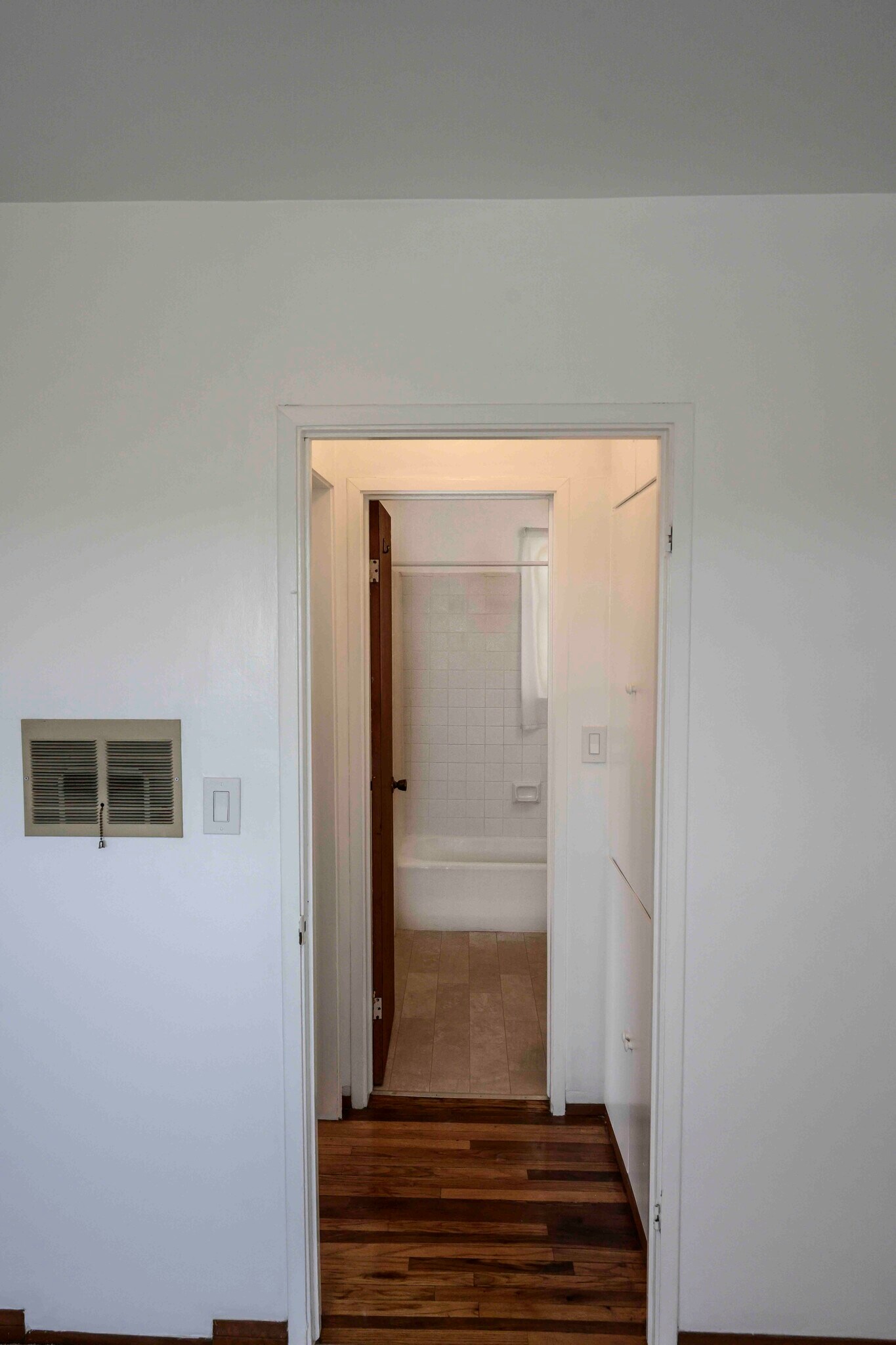 Building Photo - 835 N Wilton Pl