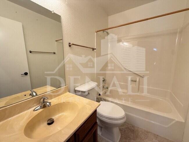 Building Photo - 2601 E Hopi Ave