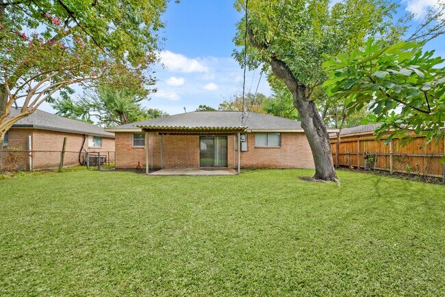 Building Photo - 743 Knob Hollow St