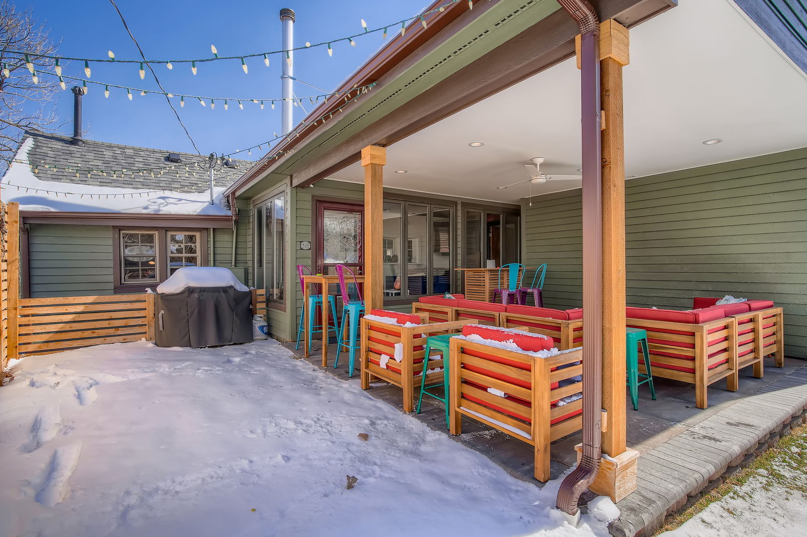 Building Photo - 835 Urban St