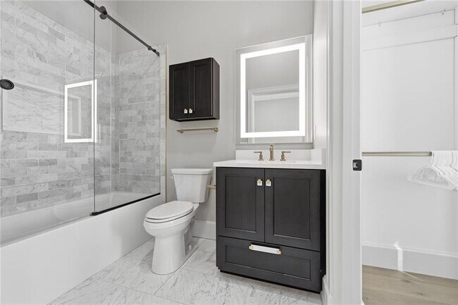 Building Photo - 5133 Fifth Ave