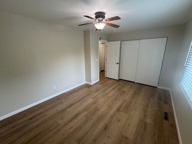 Building Photo - 3 Bed 2 Bath Home in central Fort Collins