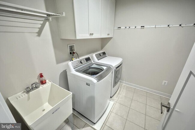 Building Photo - 12 Ervin Dr