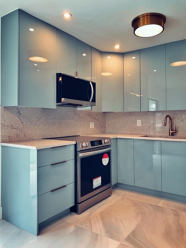 Building Photo - 9287 Sunrise Dr