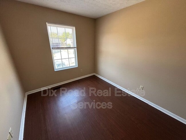 Building Photo - 590 Pine Hill Pl