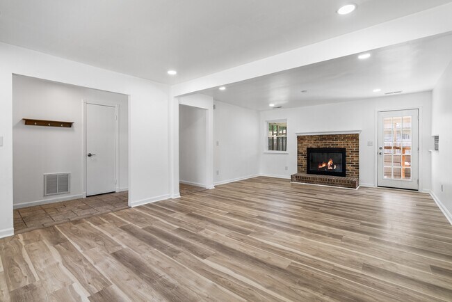 Building Photo - 1724 Placid Ct