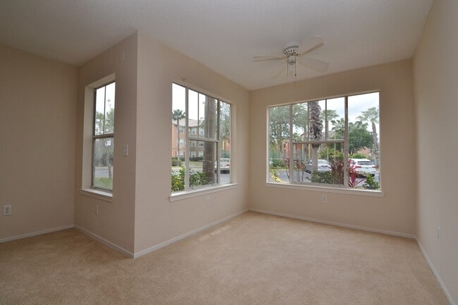 Building Photo - Beautiful 1/1 in Villas Del Sol ~ Gated Comm w/ Resort-Style Amenities!