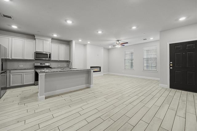 Building Photo - 7808 Manilla Dr