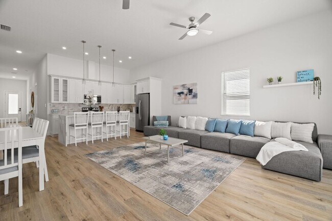 Building Photo - Gorgeous New Constriction House in Tampa