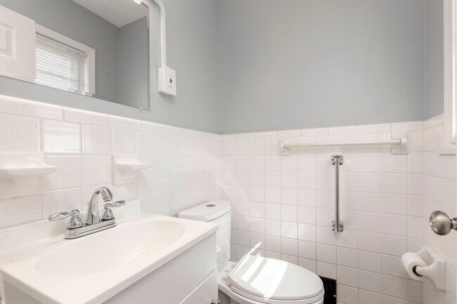 Building Photo - 1702 Bonnyville Blvd