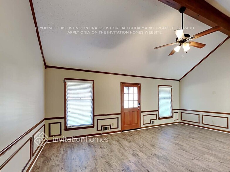 Building Photo - 1231 Great Oaks Dr SE