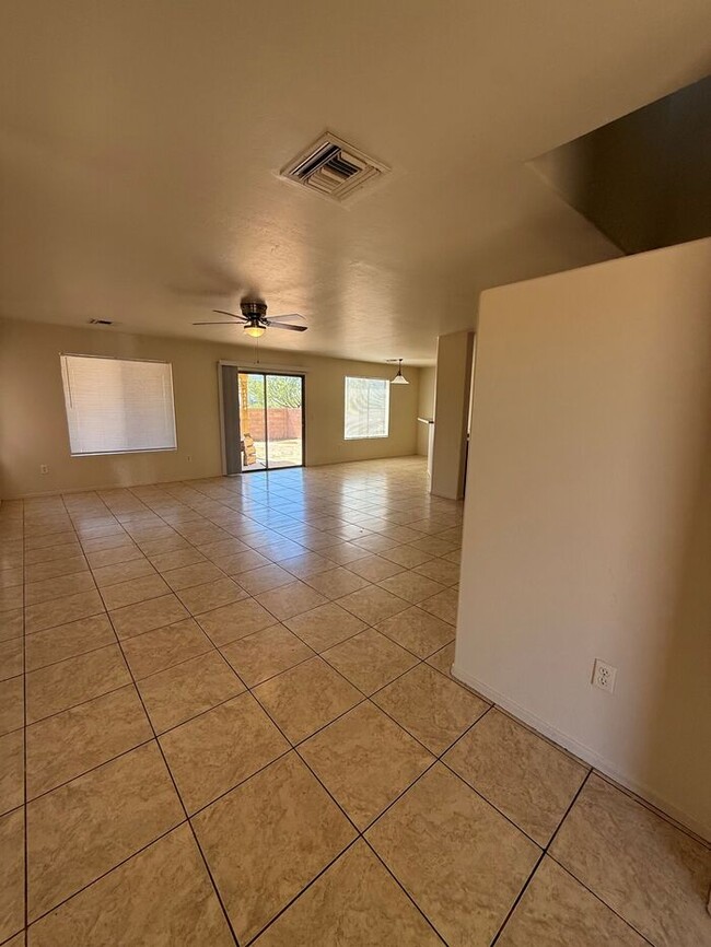 Building Photo - House For Rent