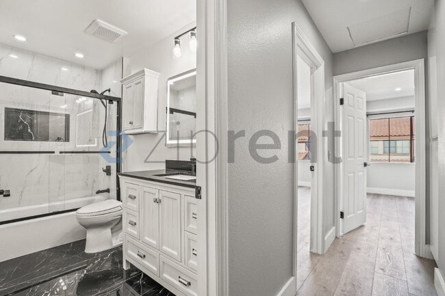 Building Photo - Unit