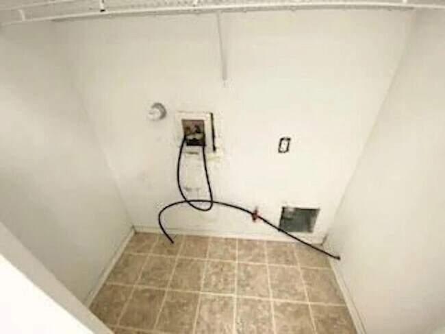 Building Photo - 7176 Husky Dr NE