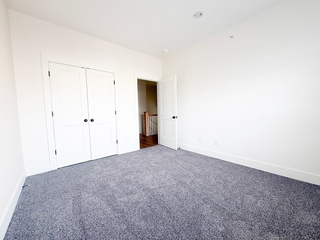 Building Photo - 4-Bedroom HOA Home with Pool Access Near Downtown Cookeville