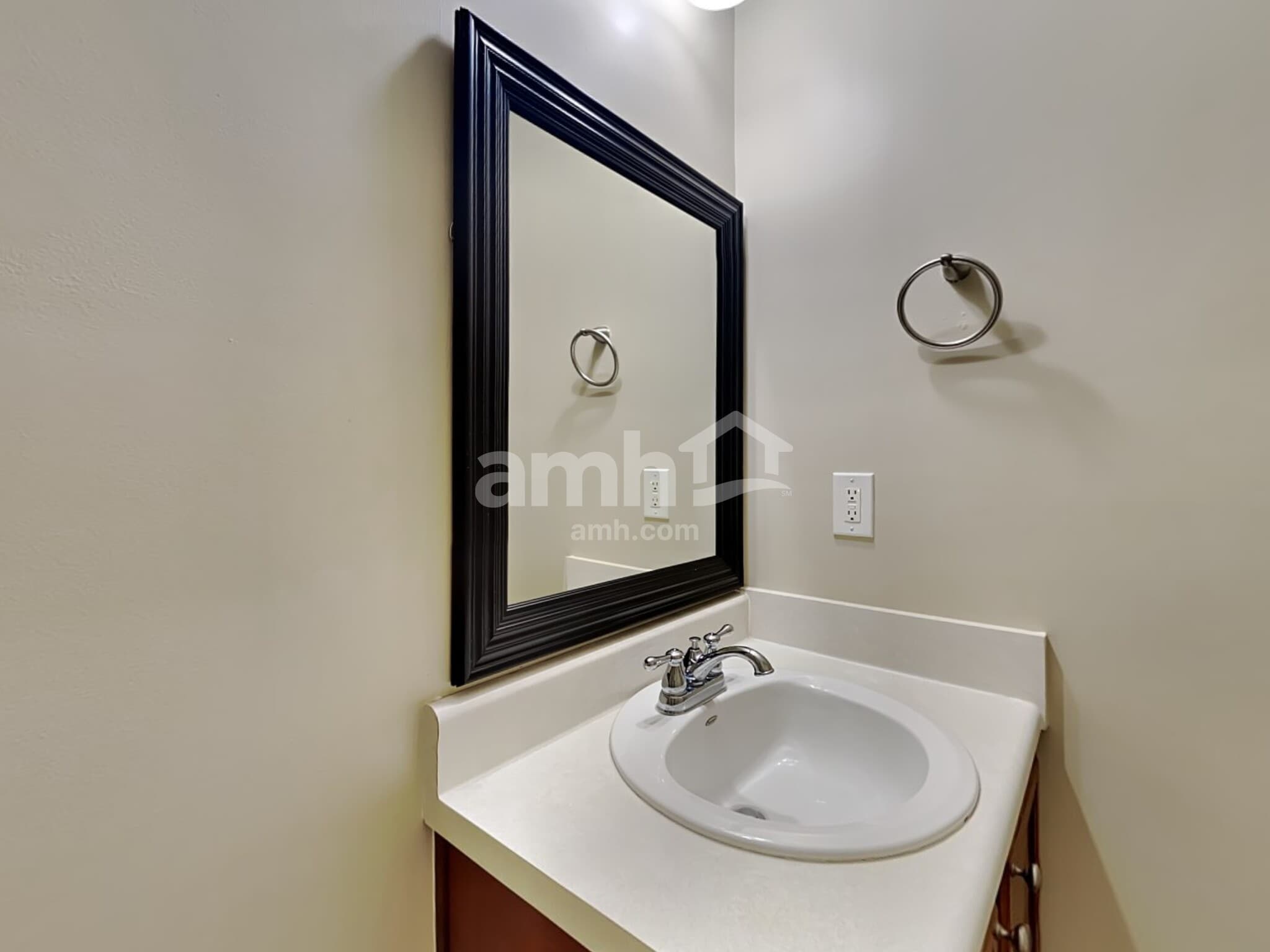 Building Photo - 417 Green Park Ln