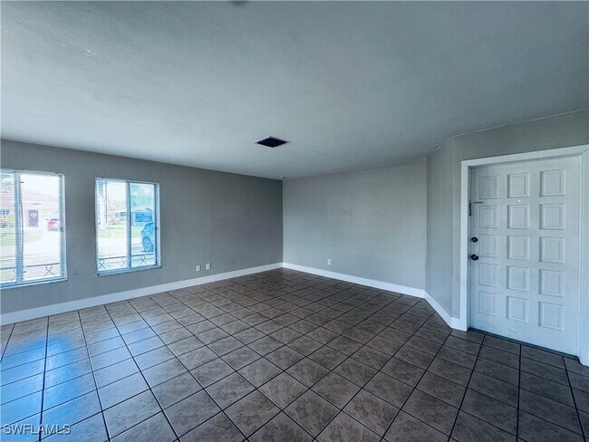 Building Photo - 4107 SE 18th Pl