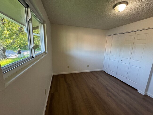 Building Photo - 3 Bedroom House in Waldport!