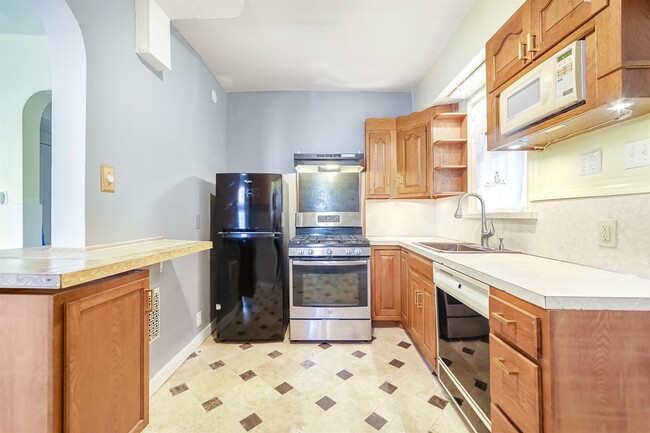 Building Photo - 54 Highland Ave