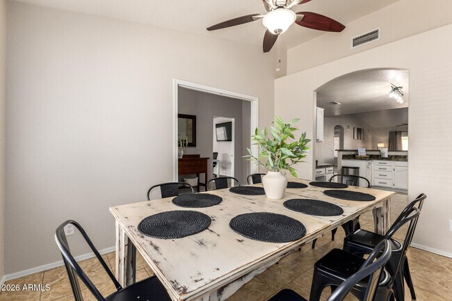 Building Photo - 6424 E Menlo St