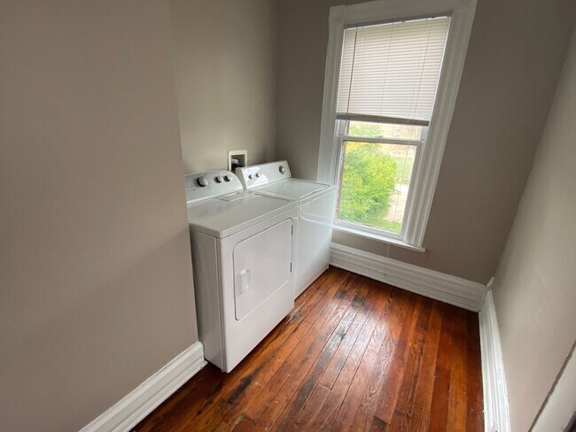 Building Photo - Beautiful Six Bedroom House Just Outside The Hustle and Bustle of OSU Campus!