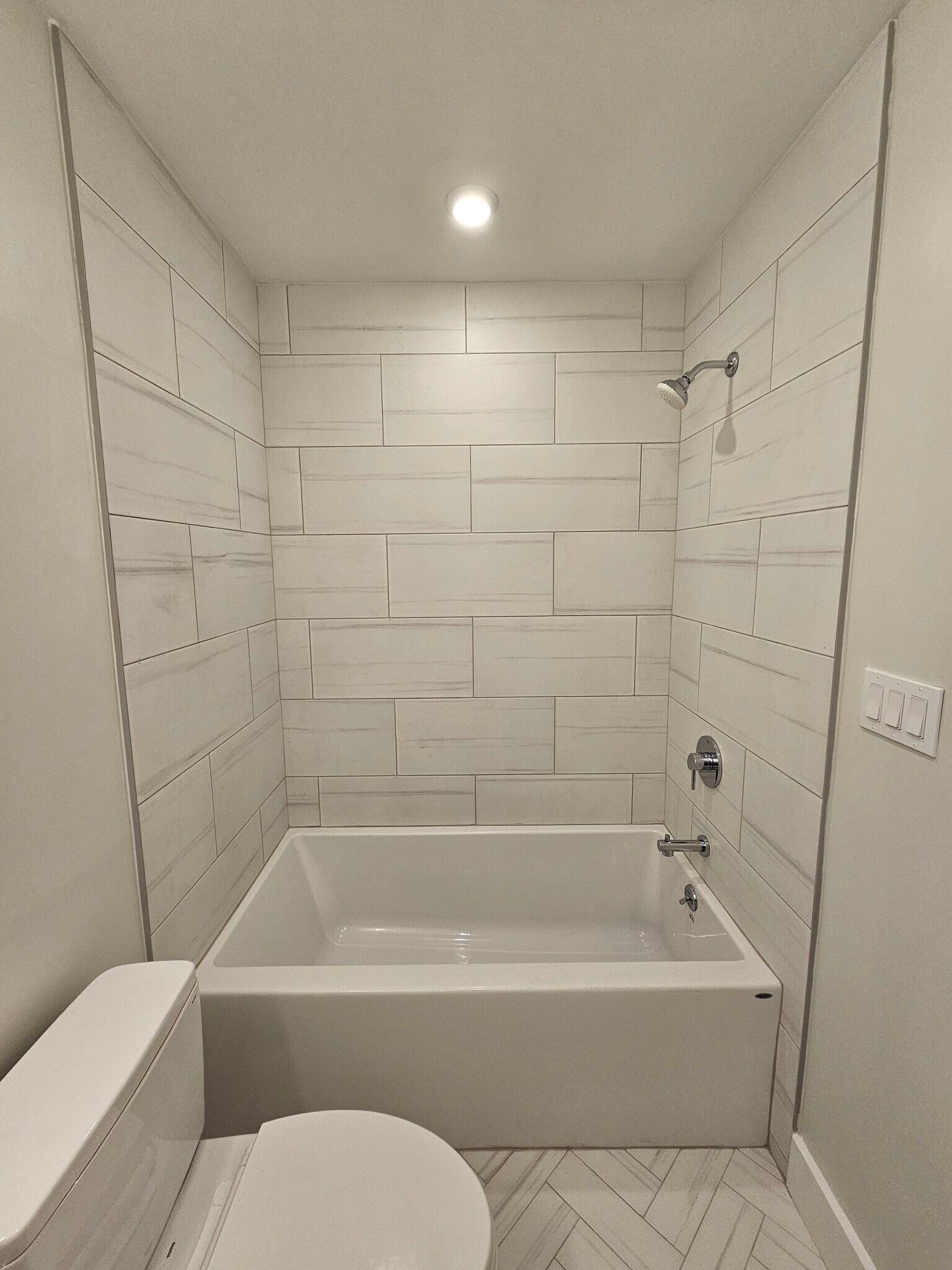 Secondary Bath - 383 Commercial St