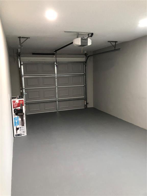 Building Photo - 345 Parkland Ave