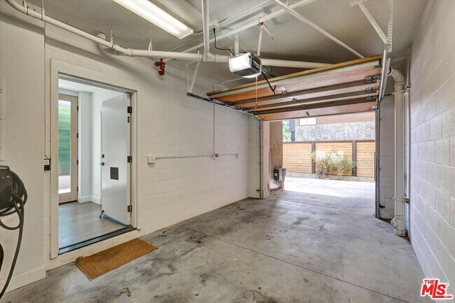 Building Photo - 1249 N Formosa Ave