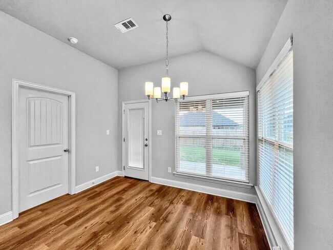 Building Photo - Move in Special - 1/2 off 2nd full month of rent