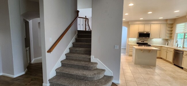 Building Photo - Beautiful 4 Bedroom Home in Elk Grove