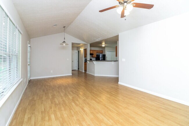 Building Photo - 2669 Lake Park Bend