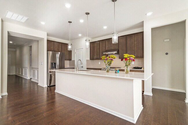 Building Photo - 6579 Foothill Dr