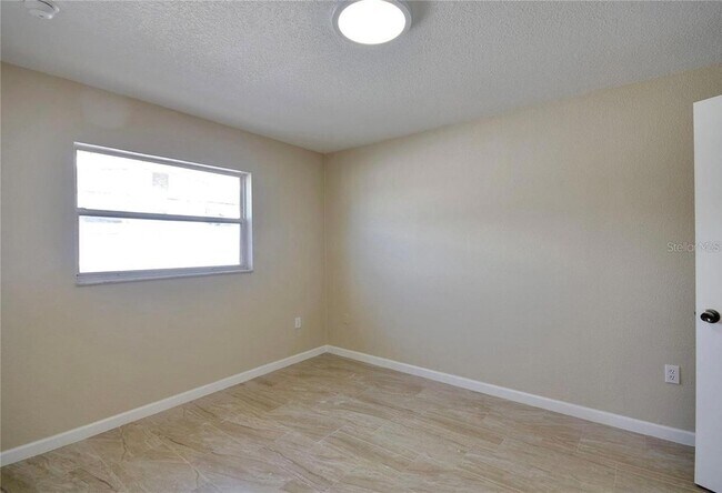 Building Photo - 757 Evangeline Ave