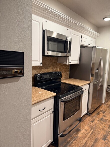 Building Photo - 1820 Windhill Ave