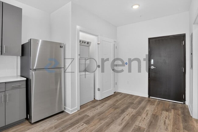 Building Photo - 525 Parkway Dr NE