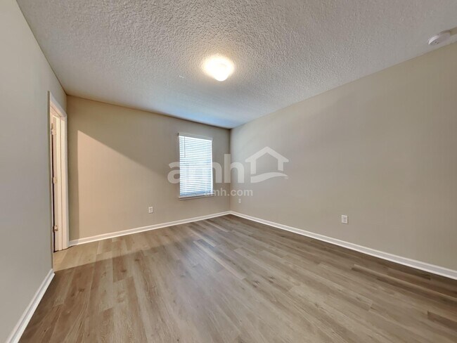 Building Photo - 64 Spruce Point