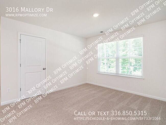 Building Photo - 3016 Mallory Dr