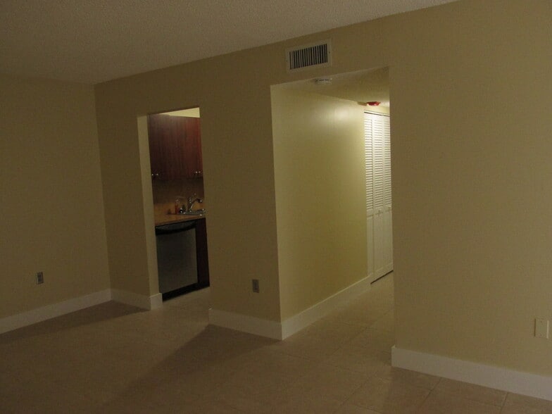 Building Photo - 7427 SW 152nd Ave