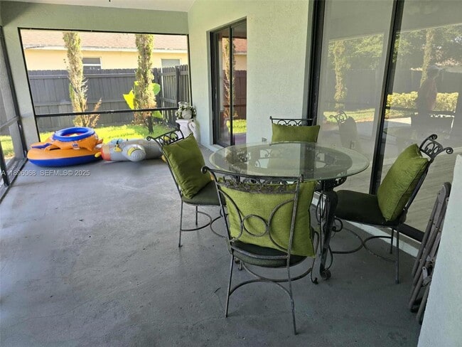 Building Photo - 3401 SW San Benito St