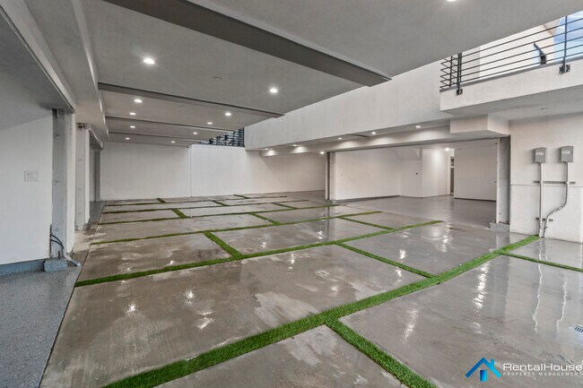 Building Photo - 2821-2822 Avenel St