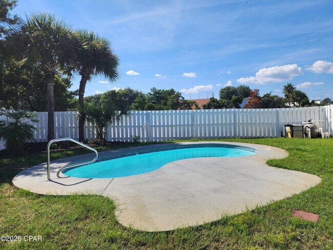 Building Photo - 226 Summerwood Dr